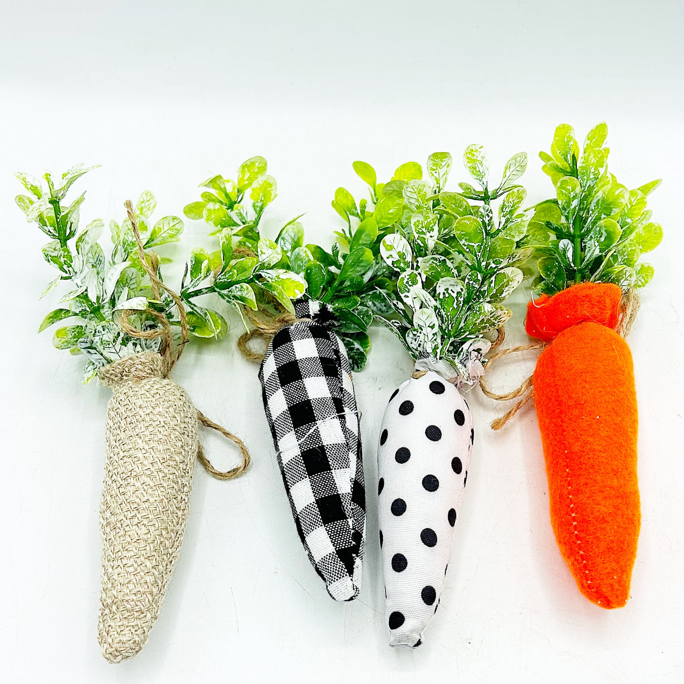 💙 Set of 4 Farmhouse Carrots 7" Buffalo Burlap Polka Dot
