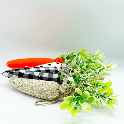 💙 Set of 4 Farmhouse Carrots 7" Buffalo Burlap Polka Dot