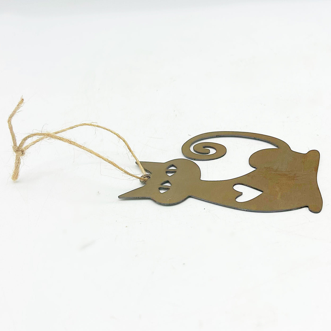 💙 Rusty Cat with Heart Flat Rustic Ornament