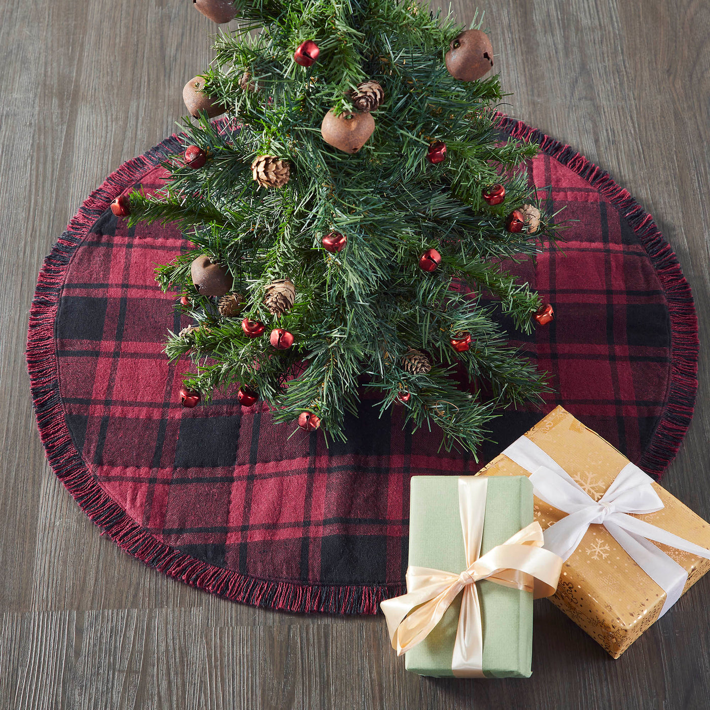 Cumberland Red Black Plaid 24" Christmas Tree Skirt