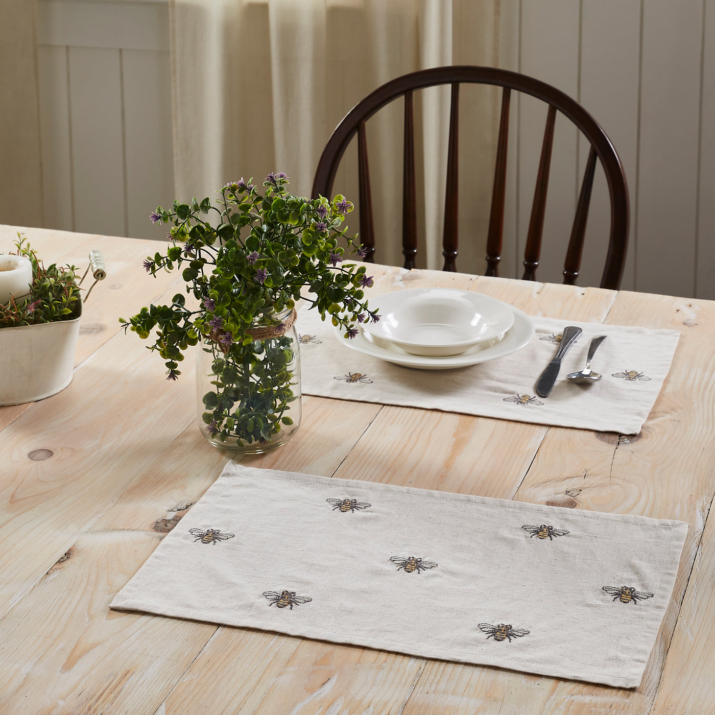 Set of 6 Embroidered Bee Placemats