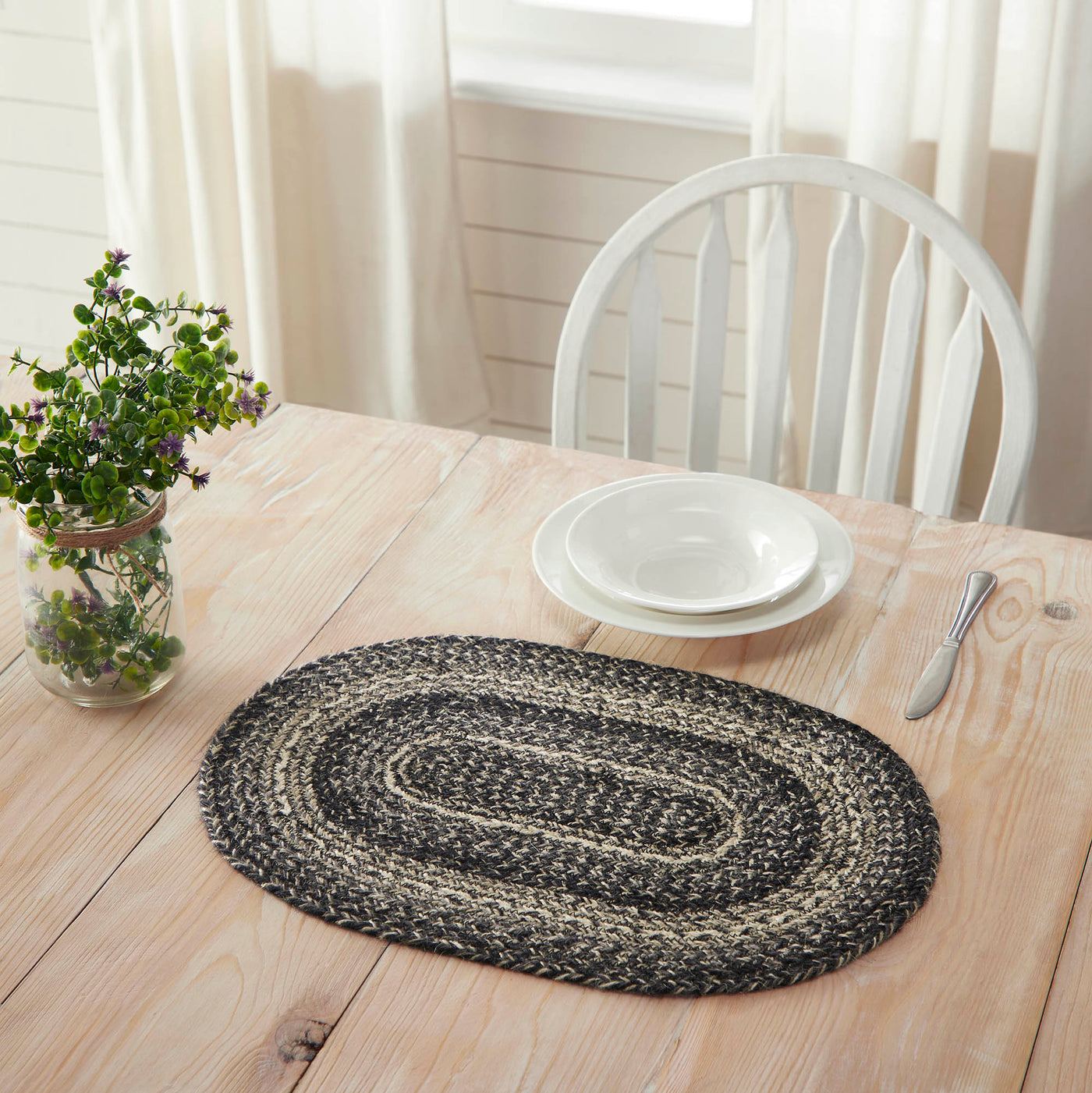 Sawyer Mill Black White Jute Oval Placemat