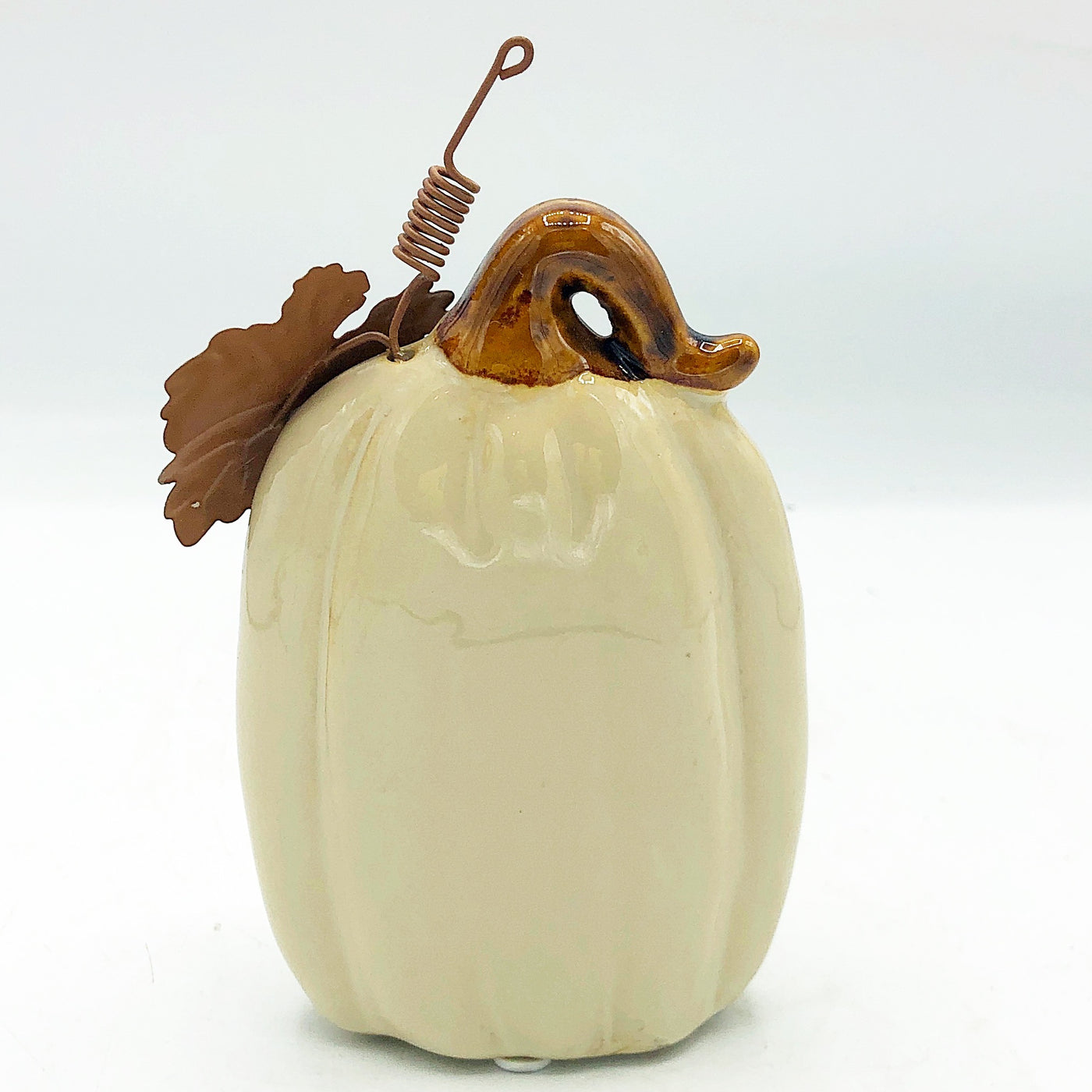 💙 Cream Pumpkin Figure with Metal Leaf