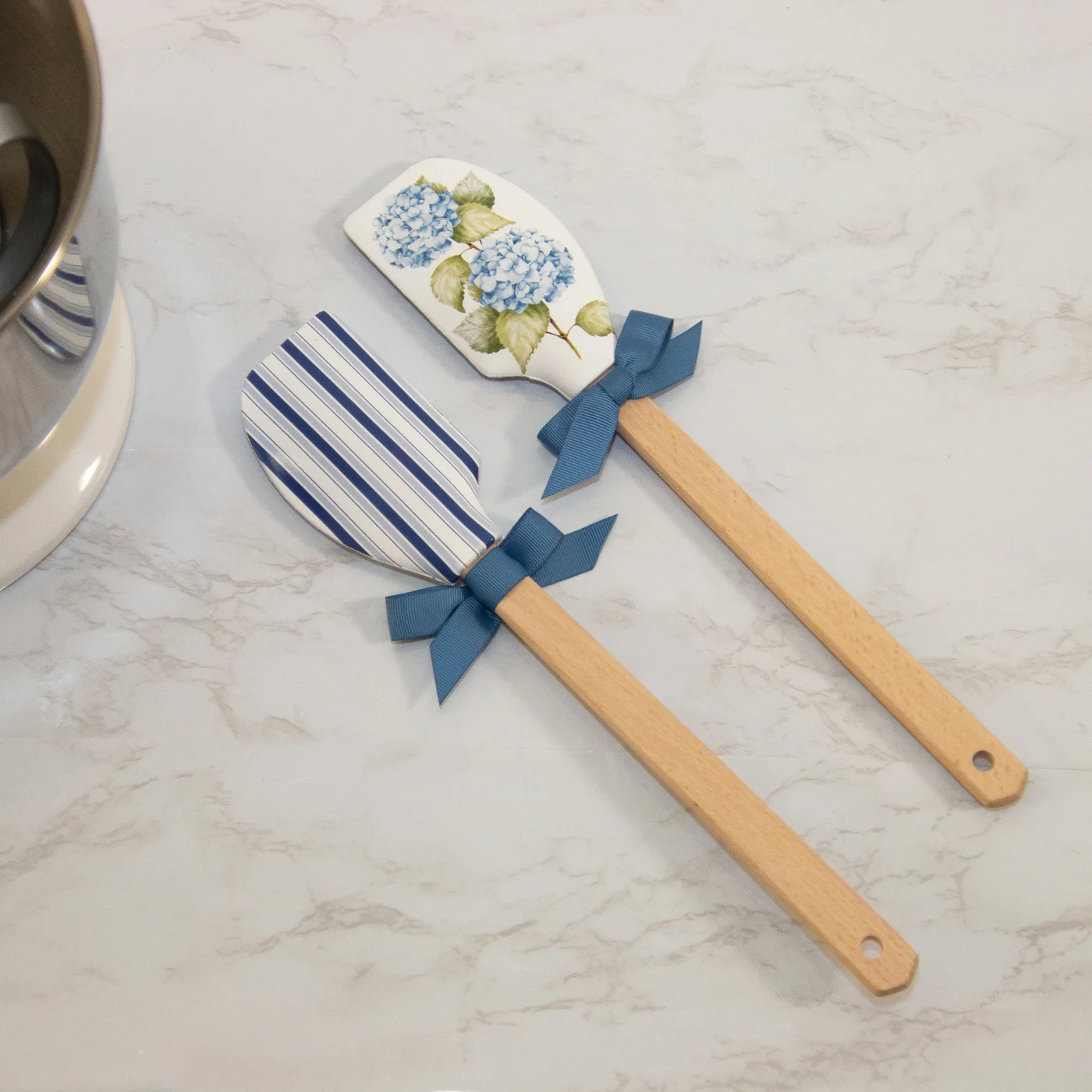 Set of 2 Blue Hydrangea And Striped Spatulas Blueberry Lane Shop
