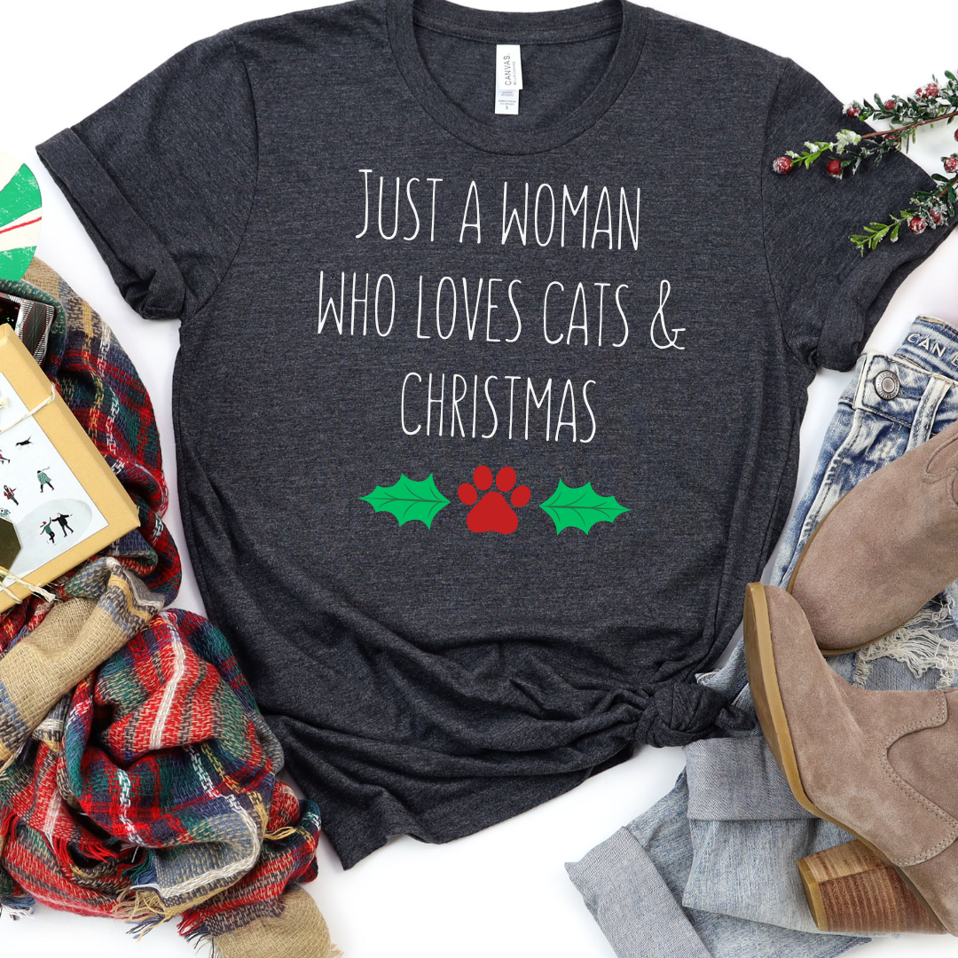 💙 🎄CHRISTMAS T-SHIRT Just a Woman Who Loves Cats & Christmas T-Shirt