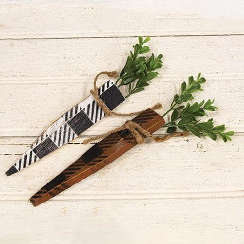 Set of 2 Buffalo Check Rustic Wood Carrots 7.5" H