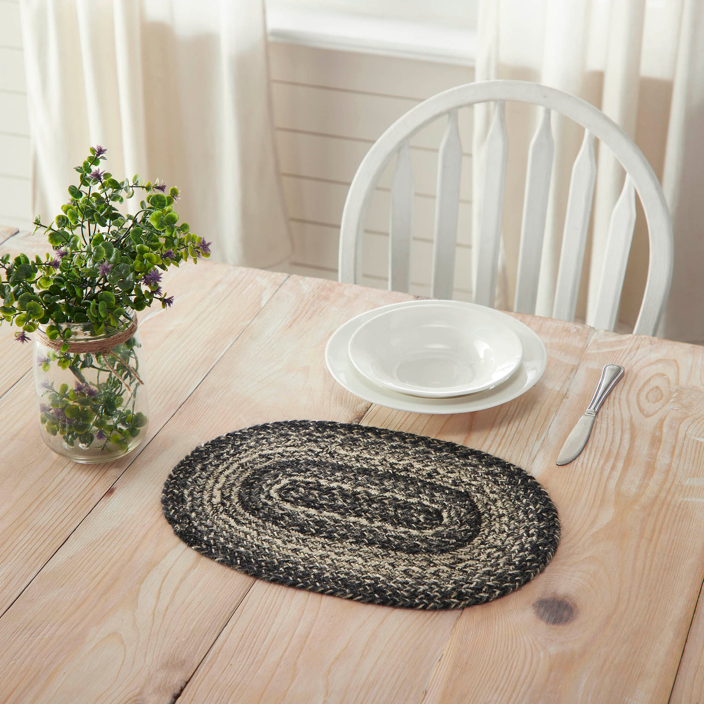 Sawyer Mill Black White 15" Jute Oval Placemat