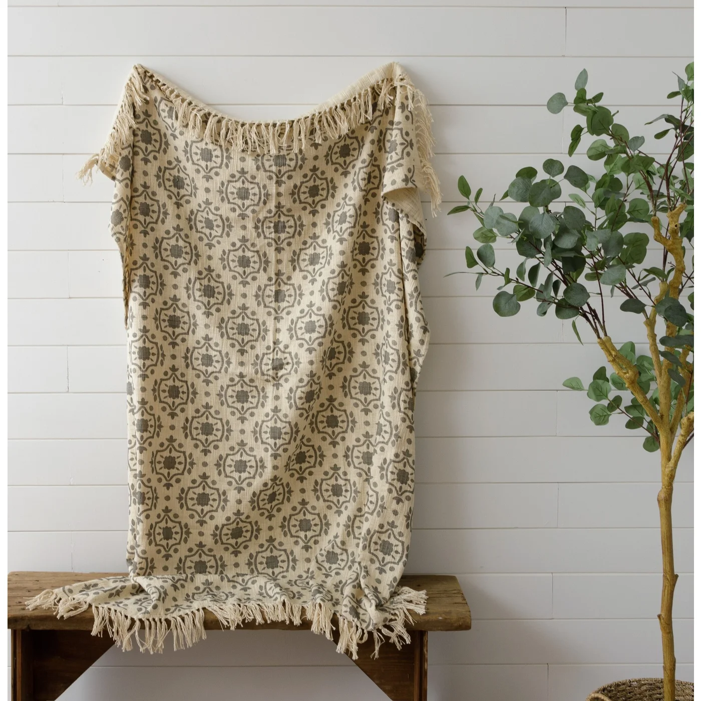 Arabesque Patterned Fringe Throw Blanket