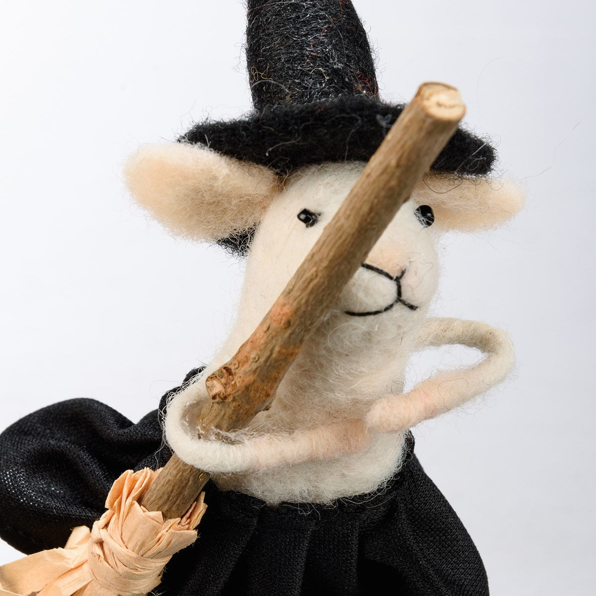 💙 Witch Mouse With Broom Felt Critter