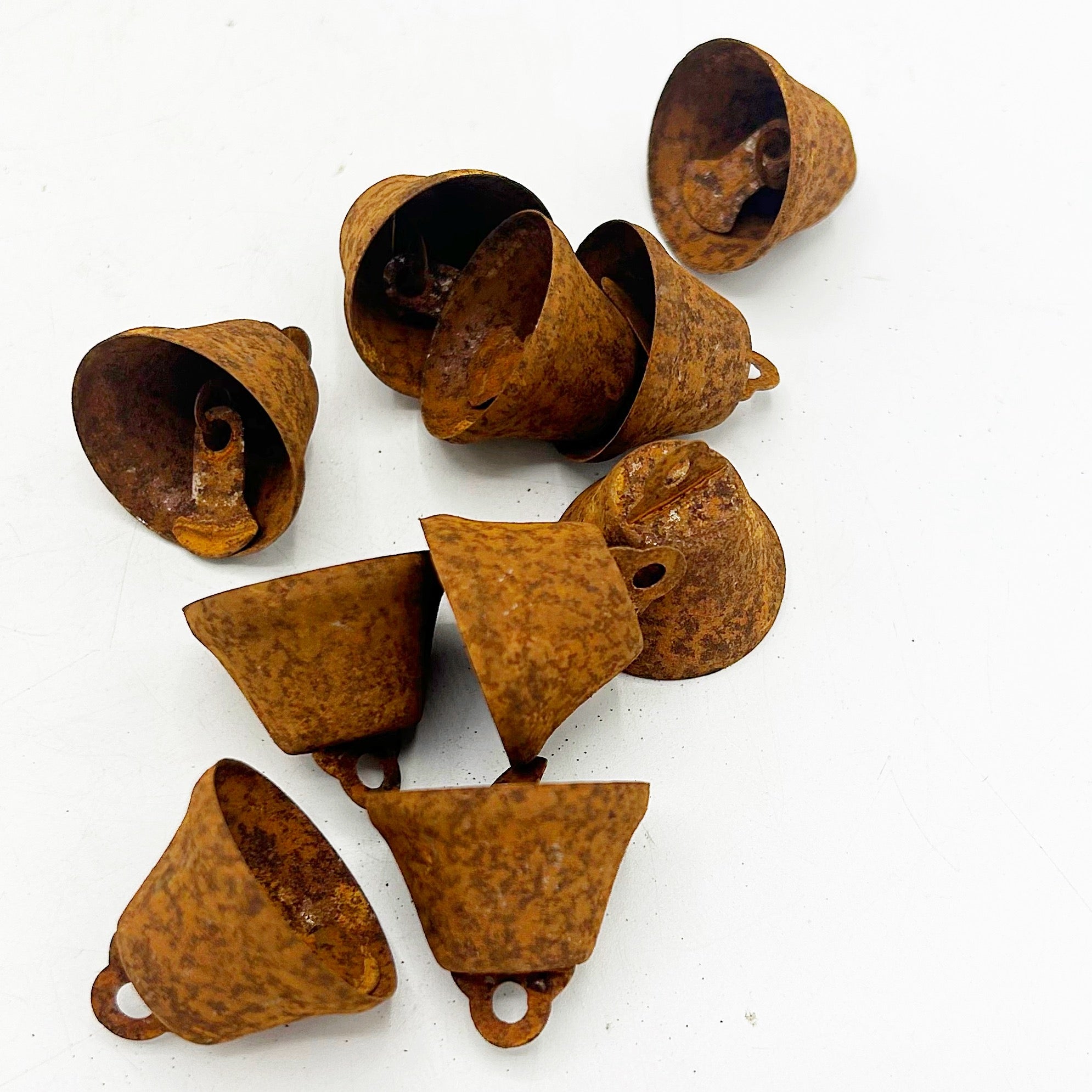 💙 Set of 10 Small Rusty Bells 1