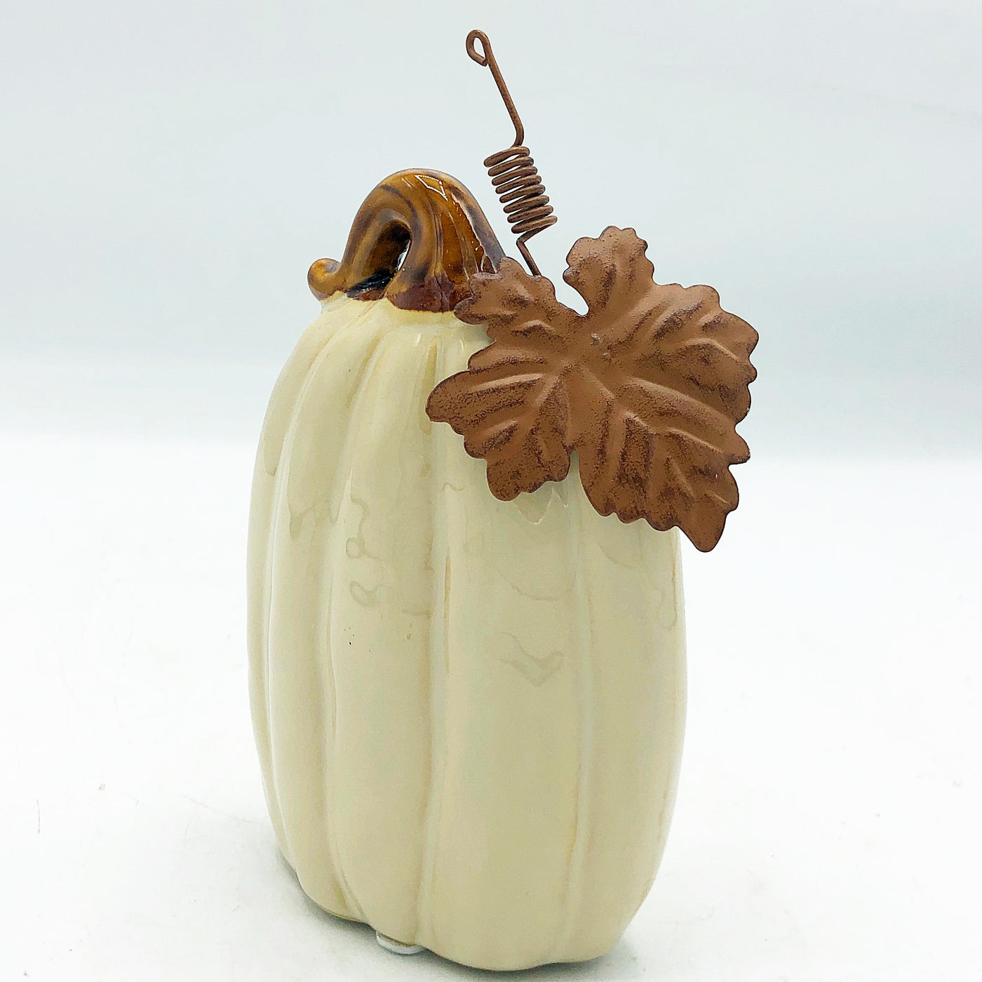 💙 Cream Pumpkin Figure with Metal Leaf