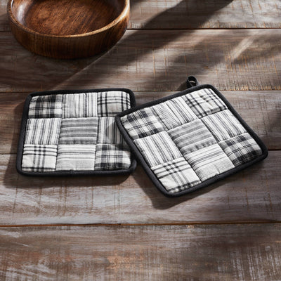 Set of 2 Sawyer Mill Black and White Pot Holders