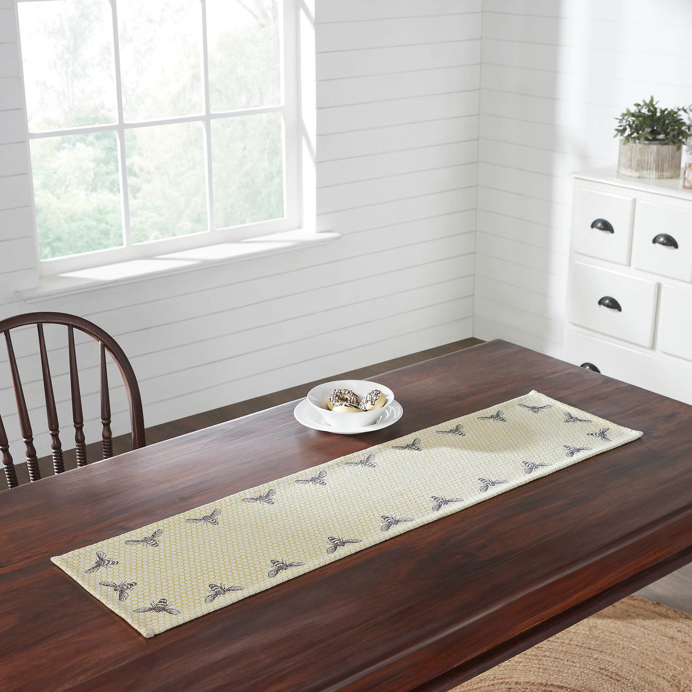 Buzzy Bees 48" Table Runner