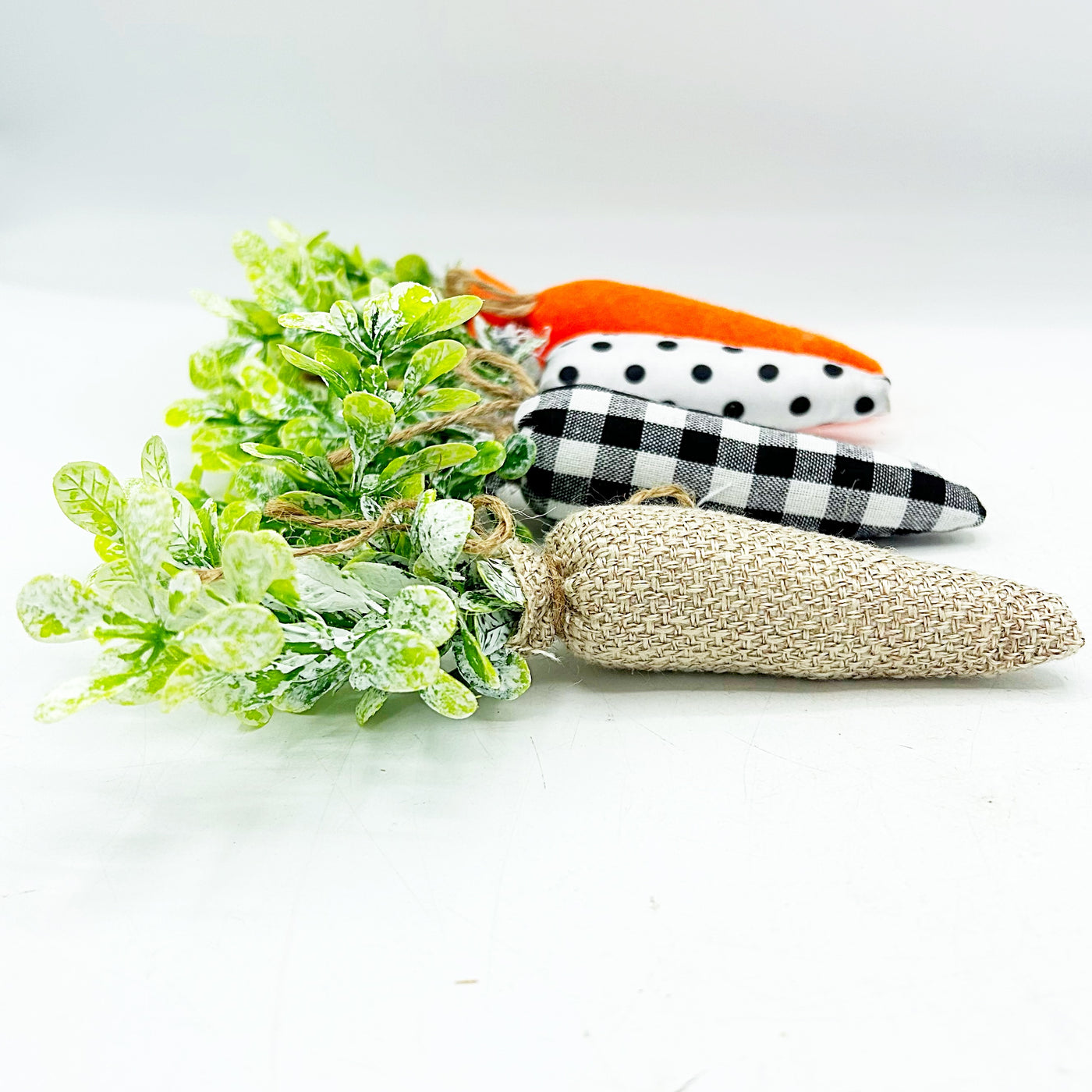 💙 Set of 4 Farmhouse Carrots 7" Buffalo Burlap Polka Dot