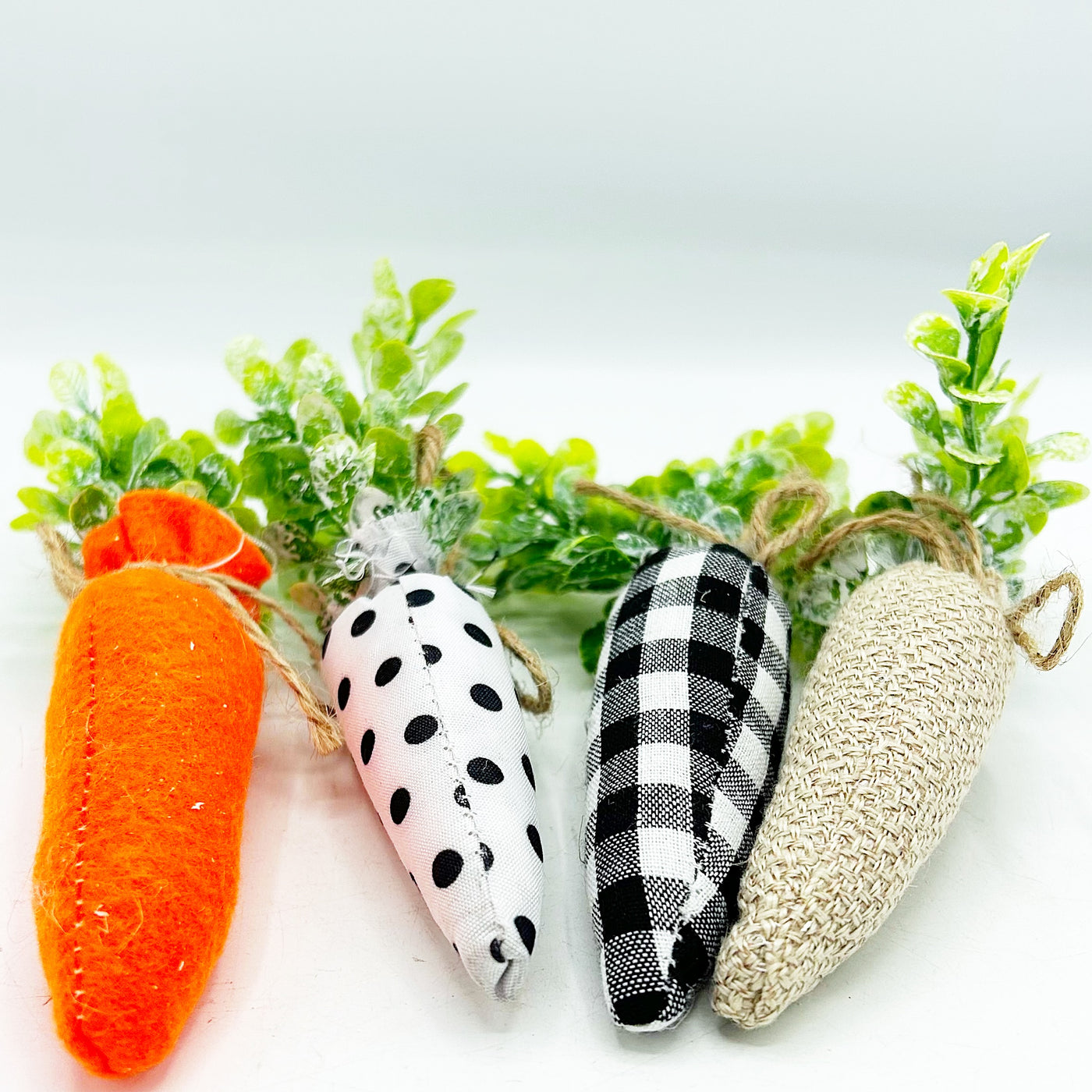 💙 Set of 4 Farmhouse Carrots 7" Buffalo Burlap Polka Dot