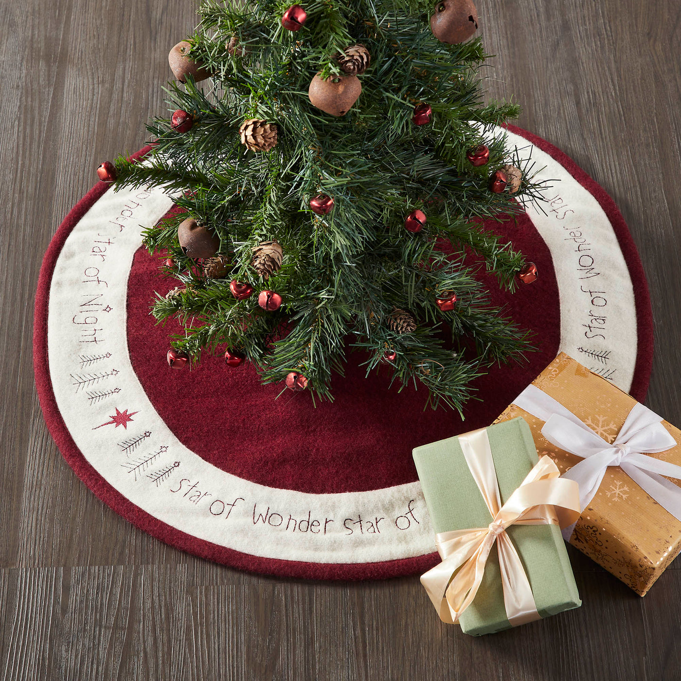 Star of Wonder 24" Diameter Christmas Tree Skirt