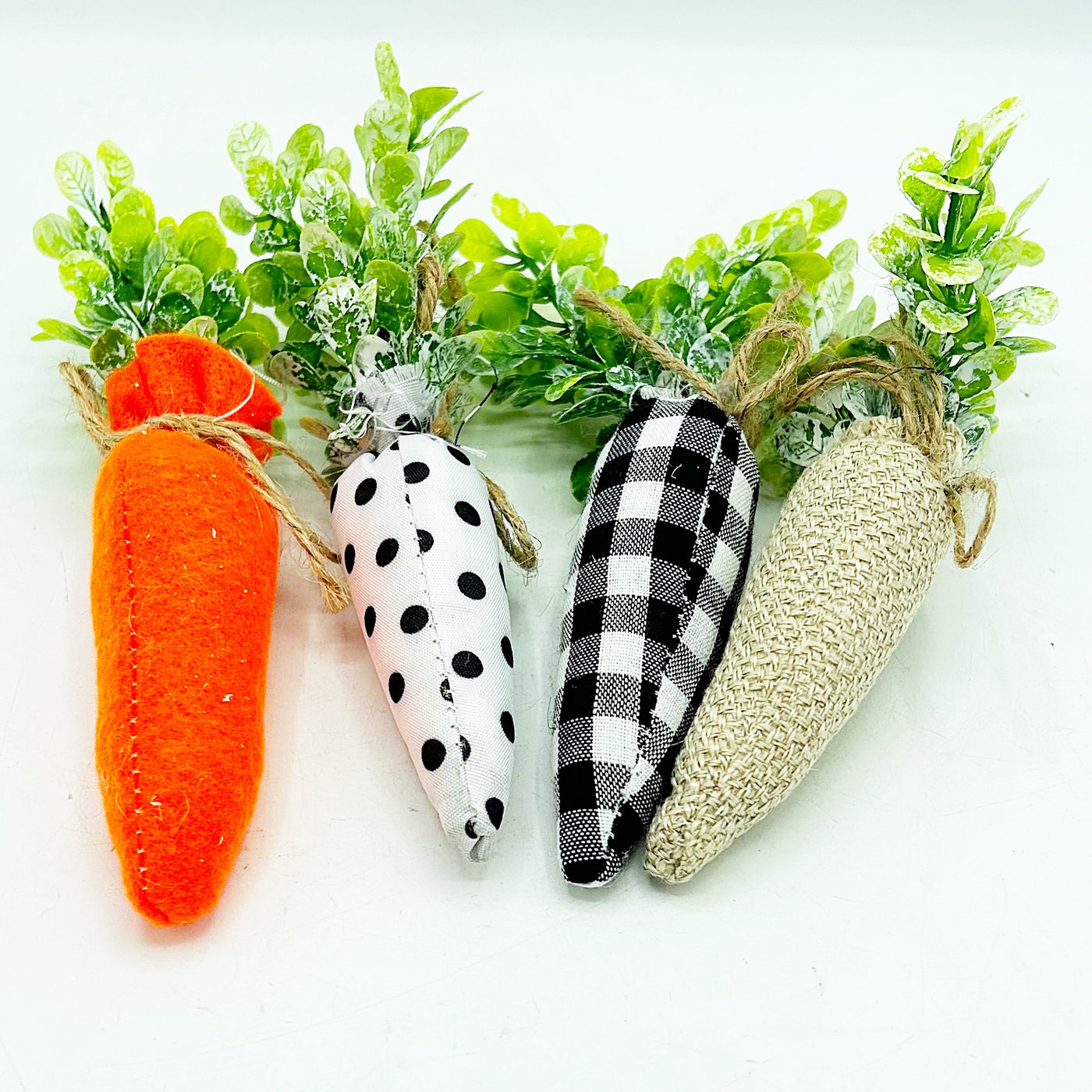 💙 Set of 4 Farmhouse Carrots 7" Buffalo Burlap Polka Dot