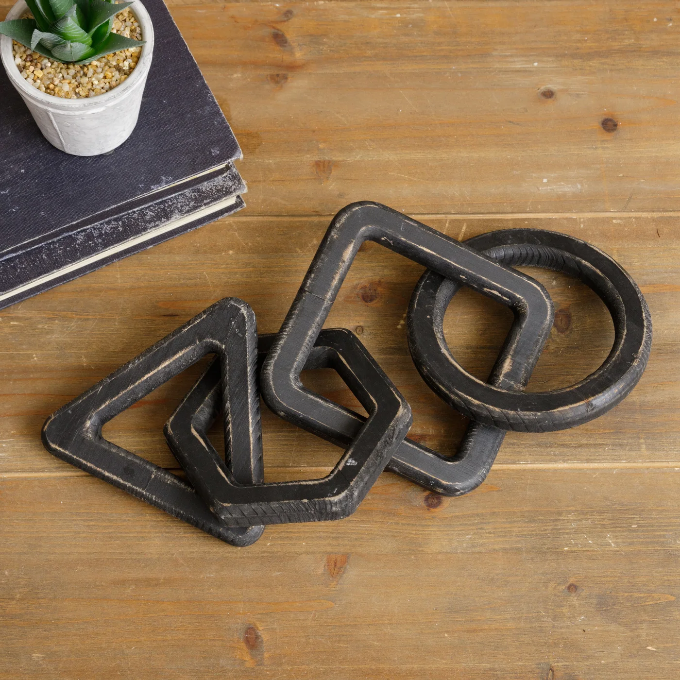 Black Distressed Geometric Wooden Chain Link – Blueberry Lane Shop