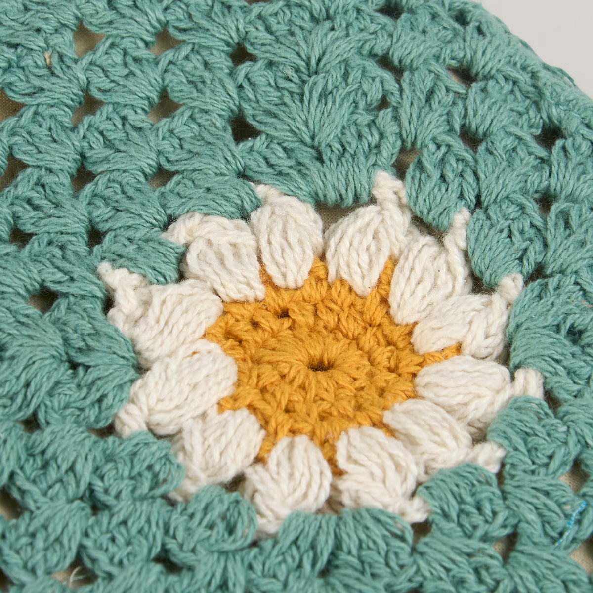 Daisy Crochet Crossbody Bag