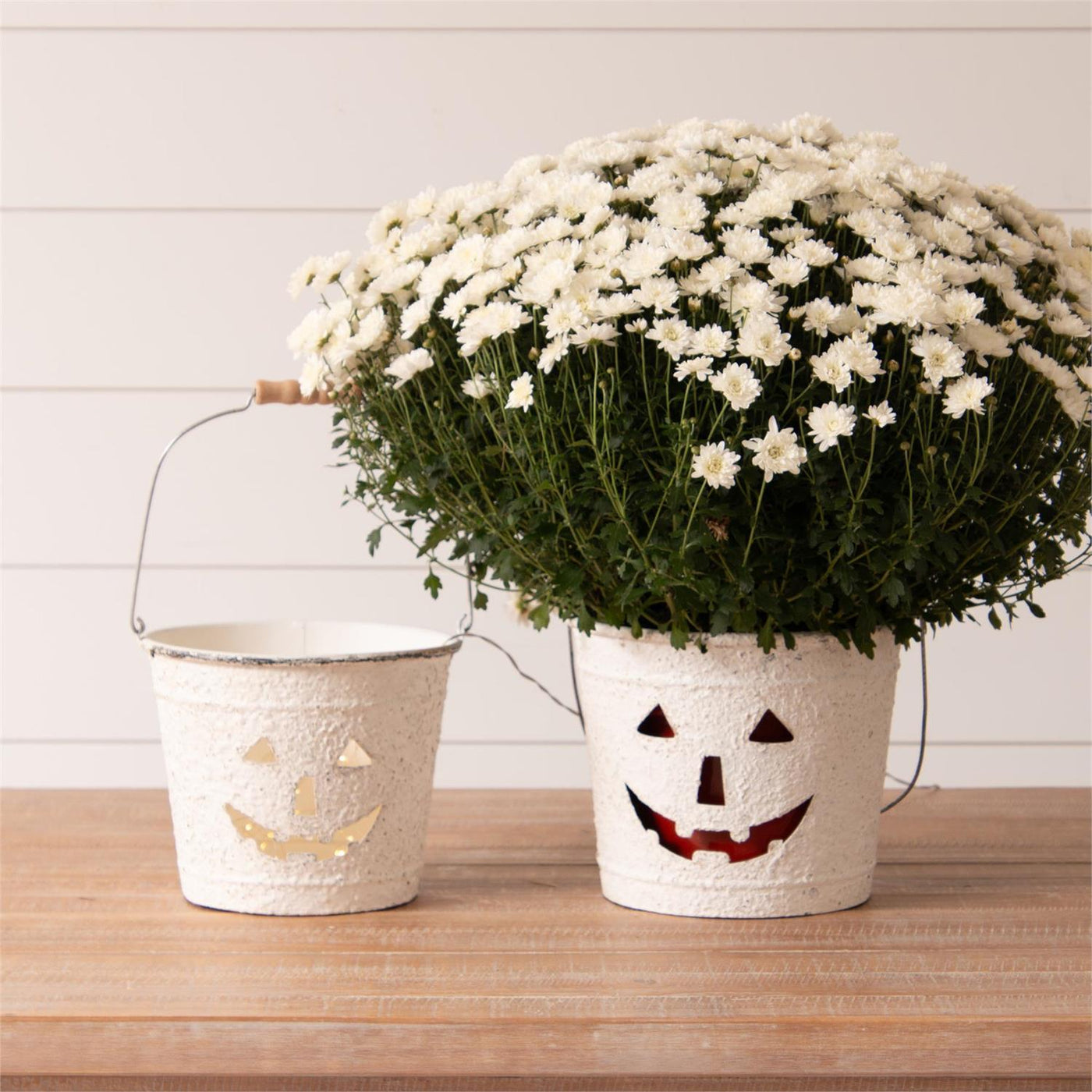 DAY 23 🎃 31 DAYS OF SPOOKYWEEN Set of 2 Rustic White Metal Jack O' Lantern Buckets