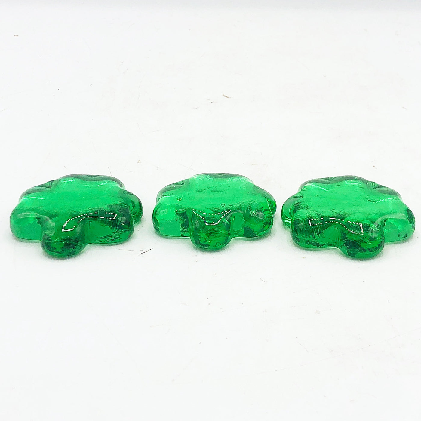 💙 Set of 3 Shamrock Green Glass Decorations