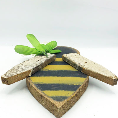 💙 Rustic Wood Bee With White Floral Accents Hanging Decor