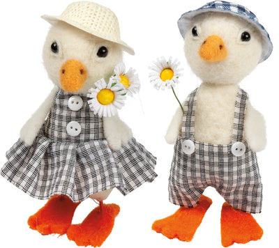 💙 Mr & Mrs Gingham Duck with Daisies Figures
