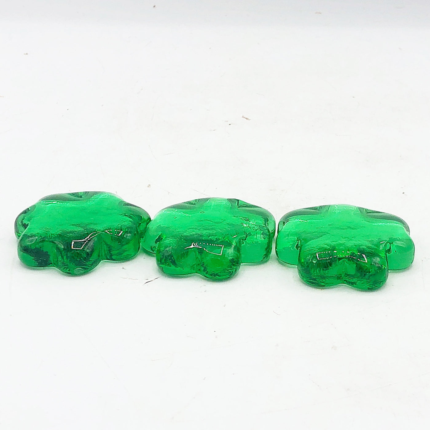 💙 Set of 3 Shamrock Green Glass Decorations