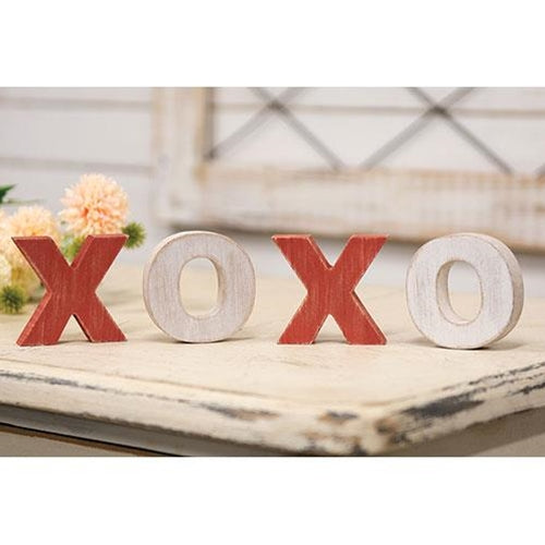 💙 XOXO Distressed Standing Letters Valentine's Day