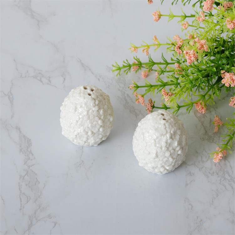 💙 White Floral Egg Salt & Pepper Shakers