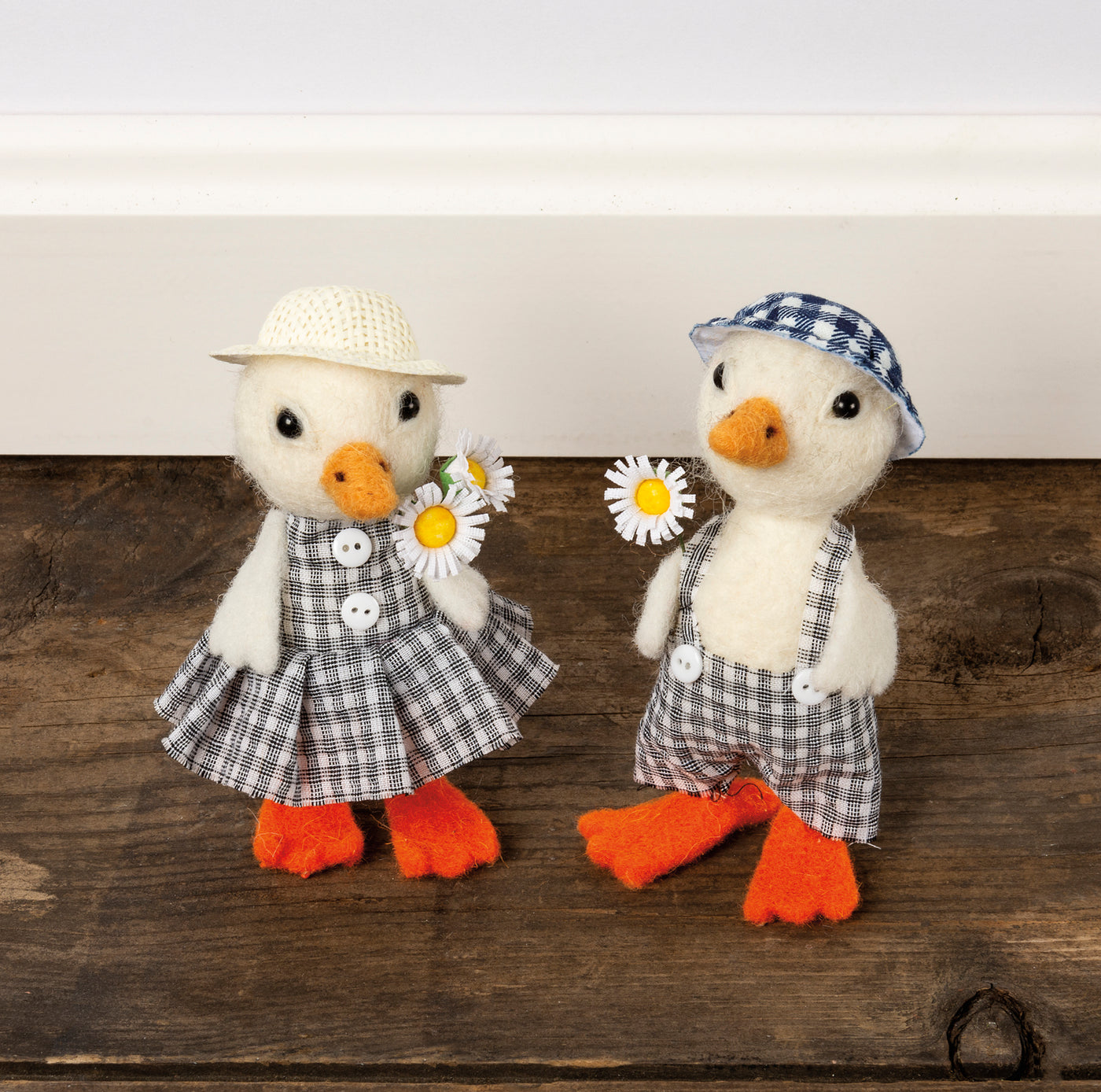 Mr & Mrs Gingham Duck with Daisies Figures